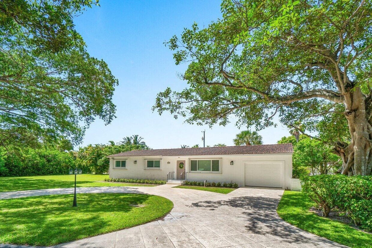 Primary Photo - 809 S Atlantic Dr