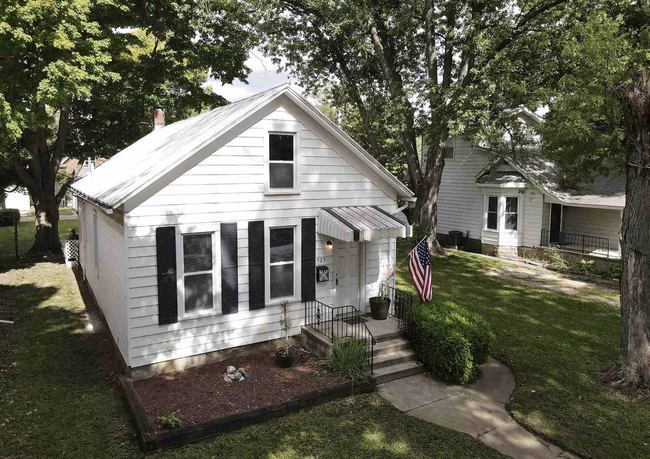 Front of House - 525 Riverside Ave