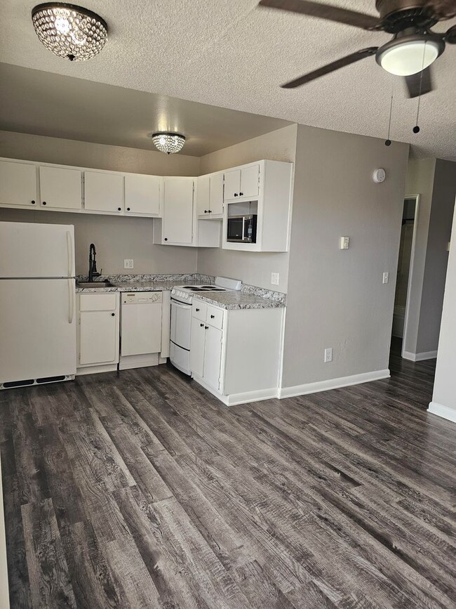Interior Photo - Peak 1465