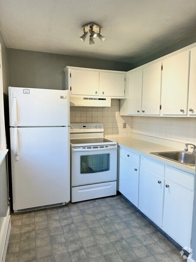 Apartments For Rent in Plum Island, MA with Hardwood Floors 1 Rentals