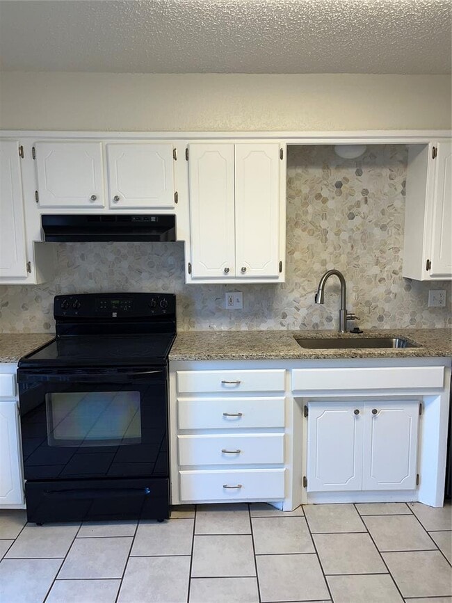 Building Photo - 121 Stonewood Dr