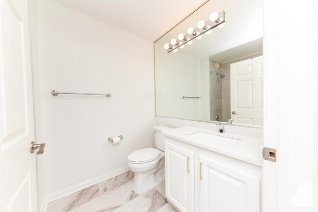 Photo - 1 bedroom in Chicago IL 60654 Apartment