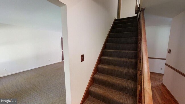 Foto del edificio - 3842 Stoneybrook Rd