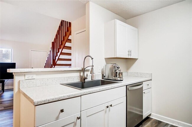 Foto del edificio - 4014 Ryland Dr