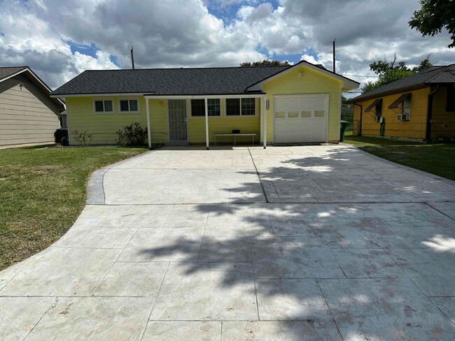 Building Photo - 6427 Feldspar St