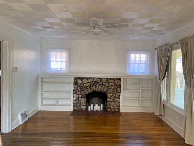 living room - 2001 Coal Pl SE