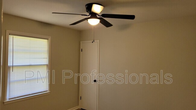 Foto del edificio - 214 Chapman Ln