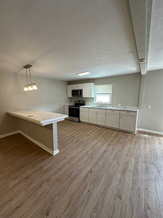 Building Photo - 643 Plantation Way