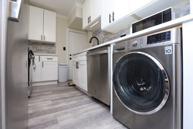 Foto del edificio - 3839 N Greenview Ave
