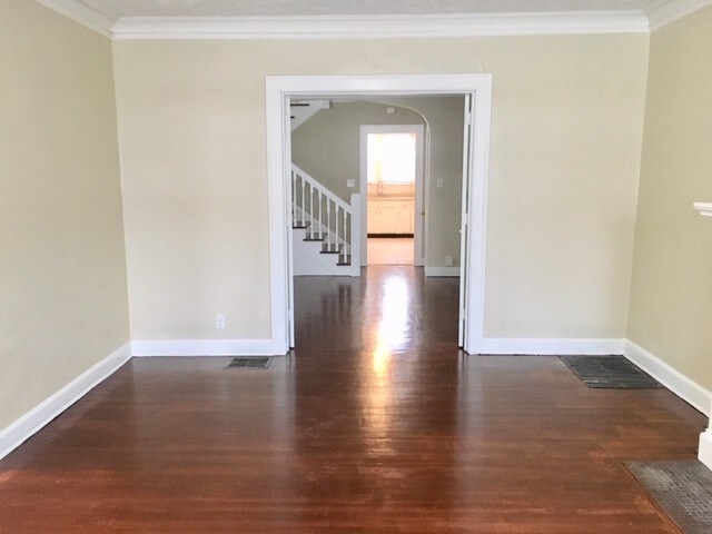Foto del edificio - PENDING-Updated Duplex in Super Hot Sobro!
