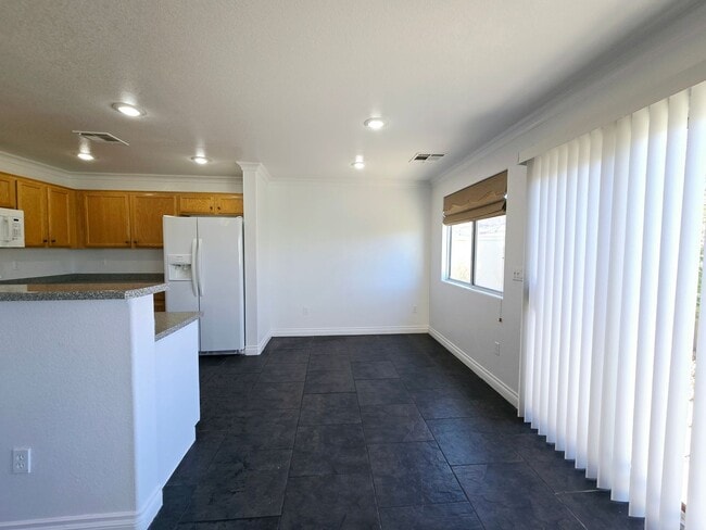 Building Photo - FANTASTIC TWO STORY HOME LOCATED IN THE SO...