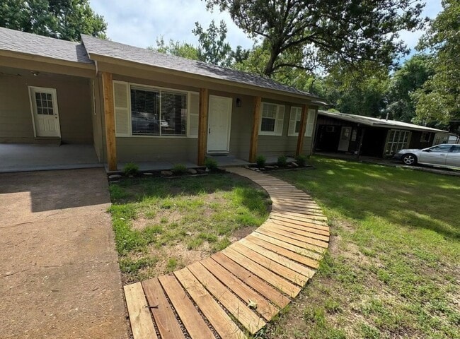 Building Photo - 128 Hiawatha Dr