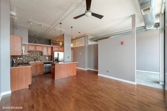 Building Photo - 740 W Fulton St