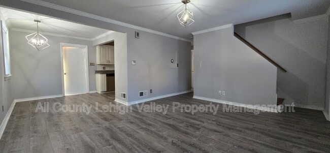 Foto del edificio - 1560 Riegel St