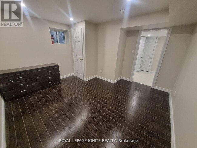 Photo du bâtiment - 2524 Bandsman Cres