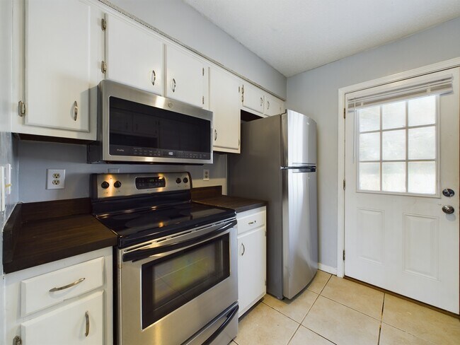 Foto del edificio - 3375 Green Briar Cir