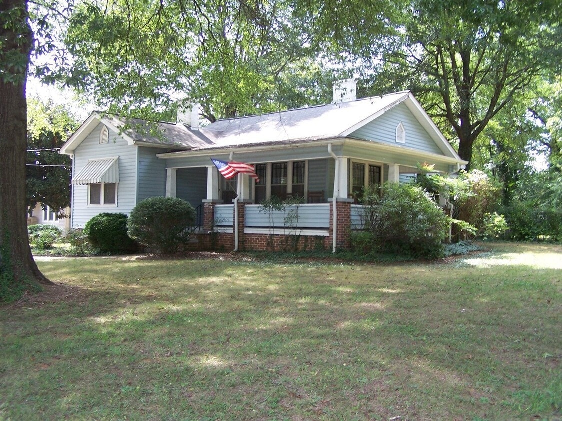 Primary Photo - 2BR/2BA home on Peace Haven Rd, Convenient...