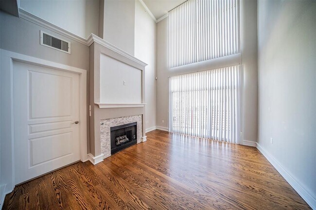 Building Photo - 3333 Darcy St