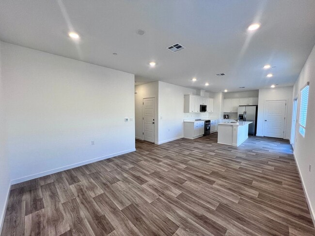 Building Photo - $2,950 Ashlan & Highland - Clovis 4 Bedroo...