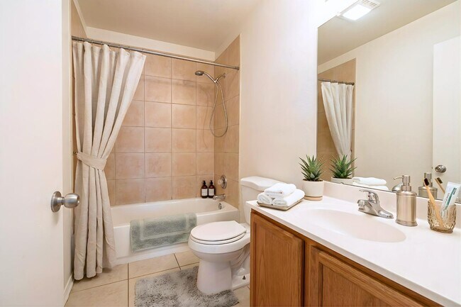 Foto del edificio - 1702 W Shangri La Rd