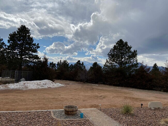 Building Photo - 1210 Montezuma Rd
