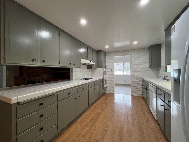 Foto del edificio - 5 Bedroom 4 Bath "Size Is King" Rancher!