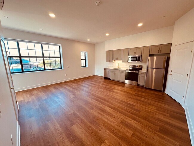 Building Photo - Fox Apartments, One Bedroom Units, Downtown Location