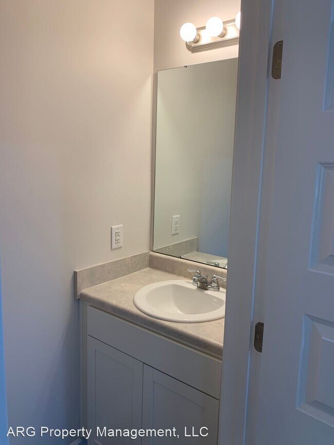 Building Photo - 3 br, 2.5 bath House - 2141 Kilpatrick Lane