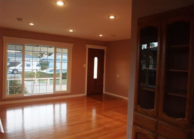 Building Photo - 15332 Laverne Dr