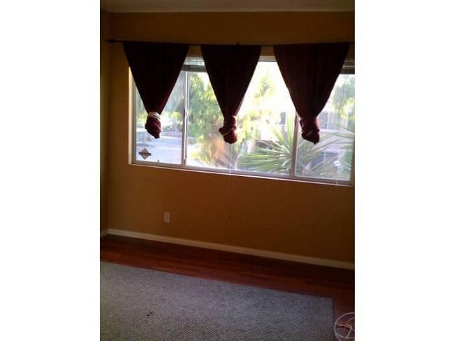 Building Photo - Beautiful 4 Bedroom 2 1/2 Bathroom Northridge Two-Story Condo, Ready for Move-In!
