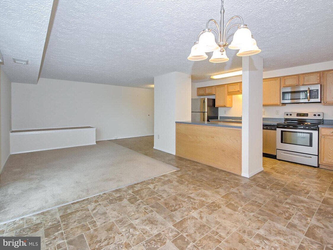 Primary Photo - 993 Heather Ridge Dr