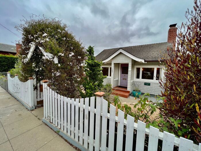 Primary Photo - Quaint Pacific Grove Single Family Home - ...