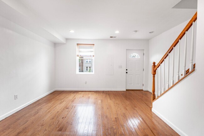 Foto del edificio - Beautiful 3 BR/1.5 BA Townhome in Langston!