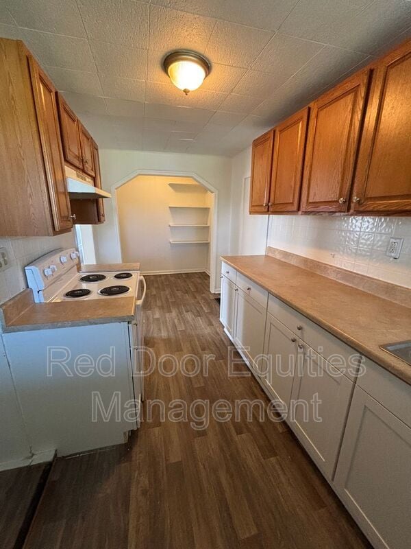 Building Photo - 403 1/2 W Wheeling St