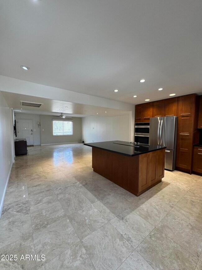 Foto del edificio - 5888 N 83rd St