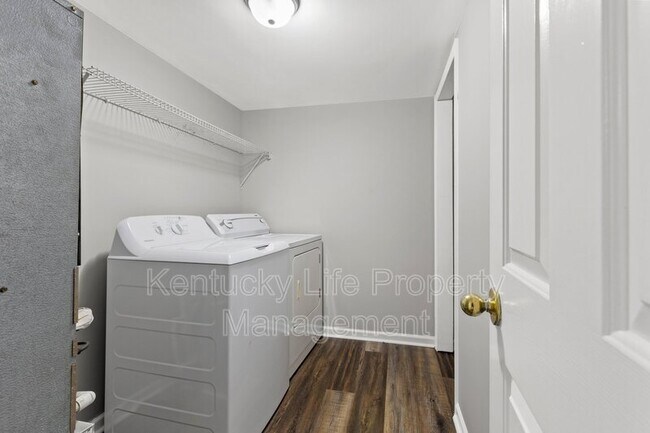 Building Photo - 1053 Merrick Dr