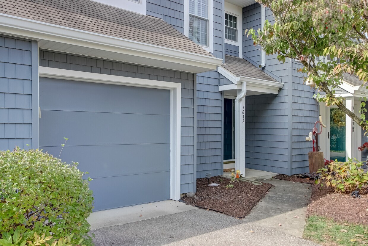 7648 Harbour Isle Unit 14, Indianapolis, IN 46240 Condo for Rent in