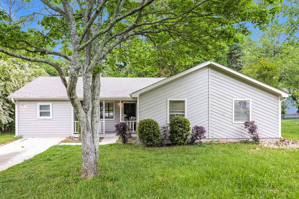 Primary Photo - 488 Carillon Ln