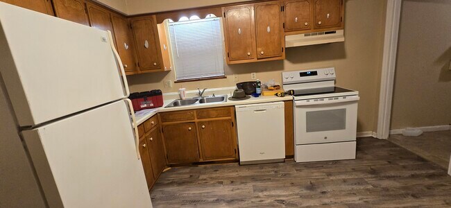 cocina nueva estufa de superficie - 103 N Roosevelt St