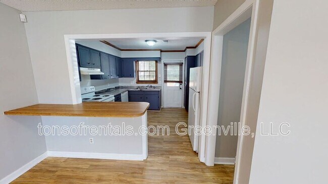 Foto del edificio - 166 Hidden Hill Rd