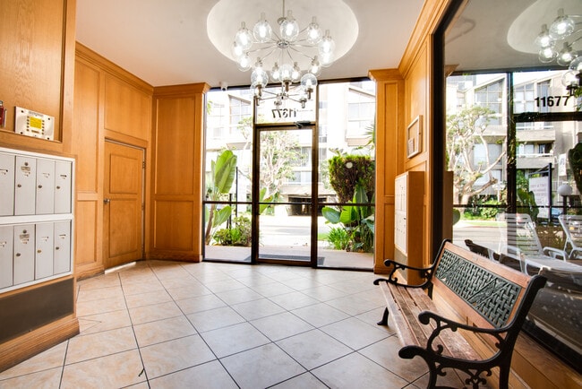 Building Photo - Majestic East & West Apartments
