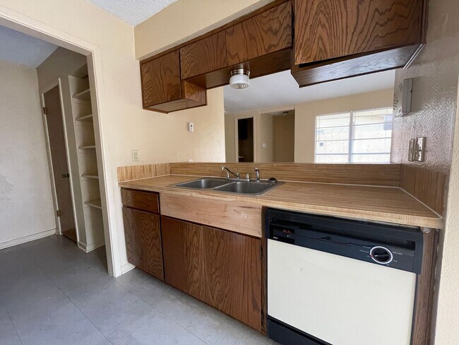 Building Photo - 1208 Covey Ln