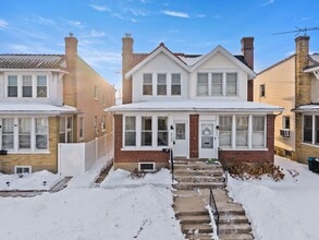 Building Photo - 428 S 18th St