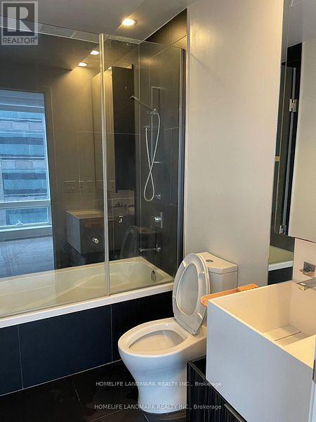 Photo du bâtiment - 1 Bloor St E