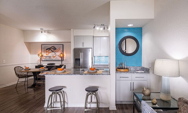 Building Photo - Cortland Portofino Place