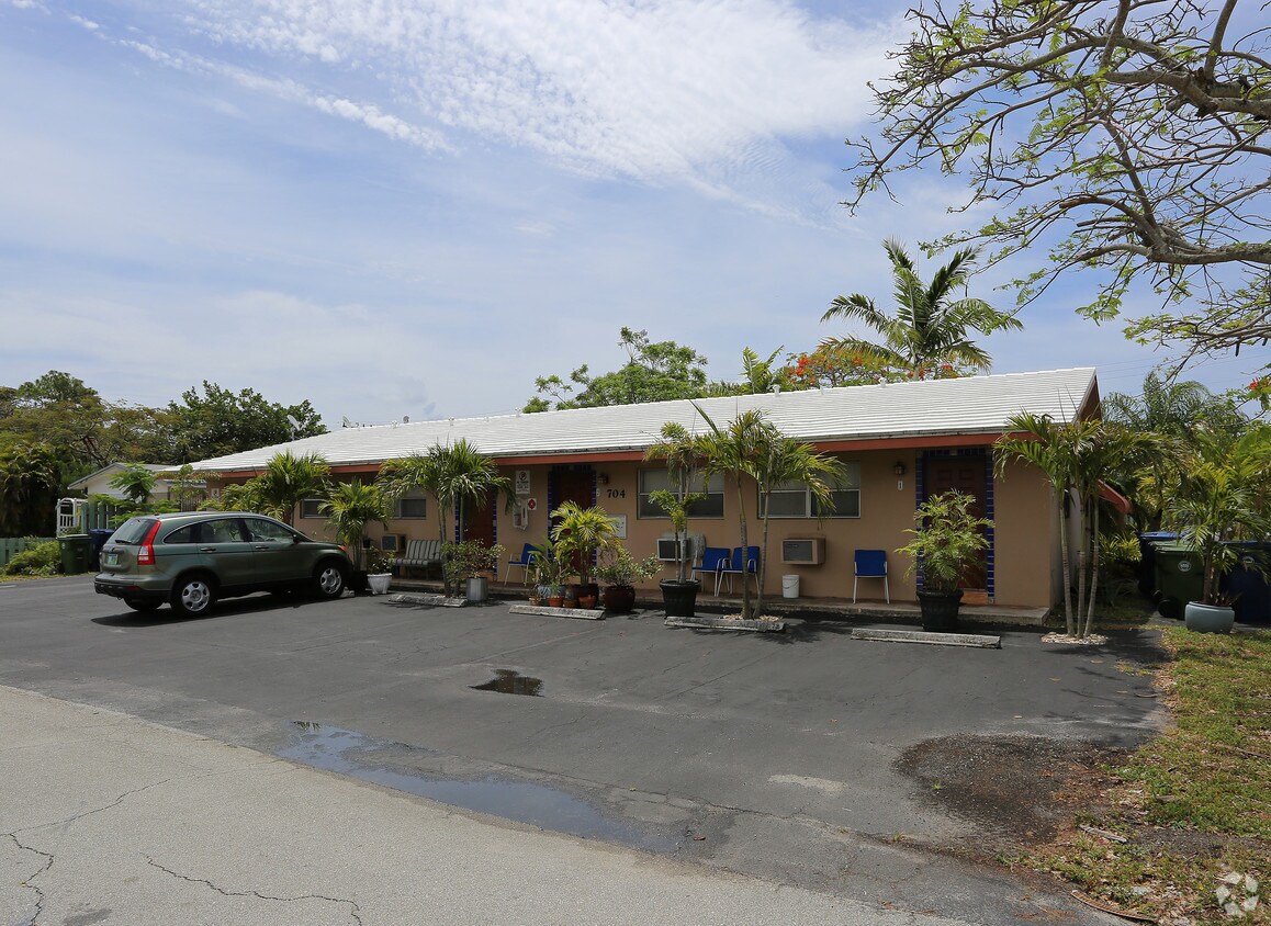 Foto del edificio - 704 NE 23rd Dr