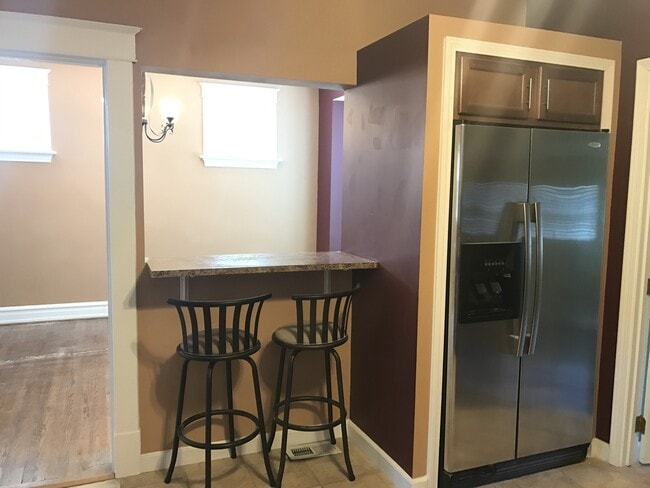 Building Photo - Beautiful renovated home