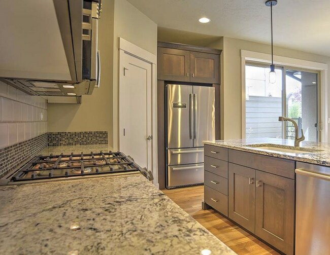 Foto del edificio - 2 bed, 2.5 bath Exquisite Harris Ranch Mil...