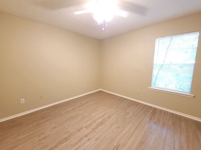 Foto del edificio - 3312 Longleaf Cir