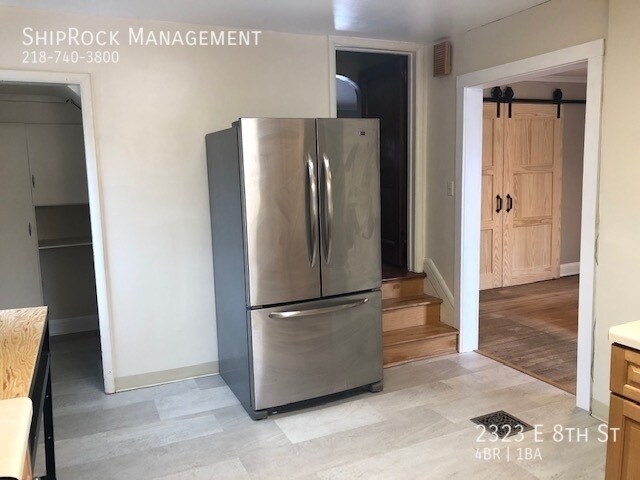 Foto del edificio - 2323 E 8th St